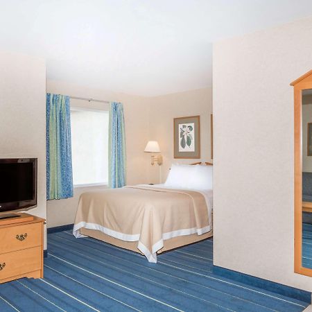 Days Inn & Suites By Wyndham Bridgeport - Clarksburg Buitenkant foto