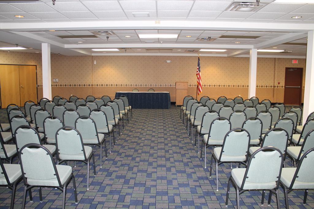 Days Inn & Suites By Wyndham Bridgeport - Clarksburg Buitenkant foto