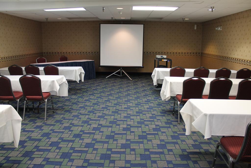 Days Inn & Suites By Wyndham Bridgeport - Clarksburg Buitenkant foto