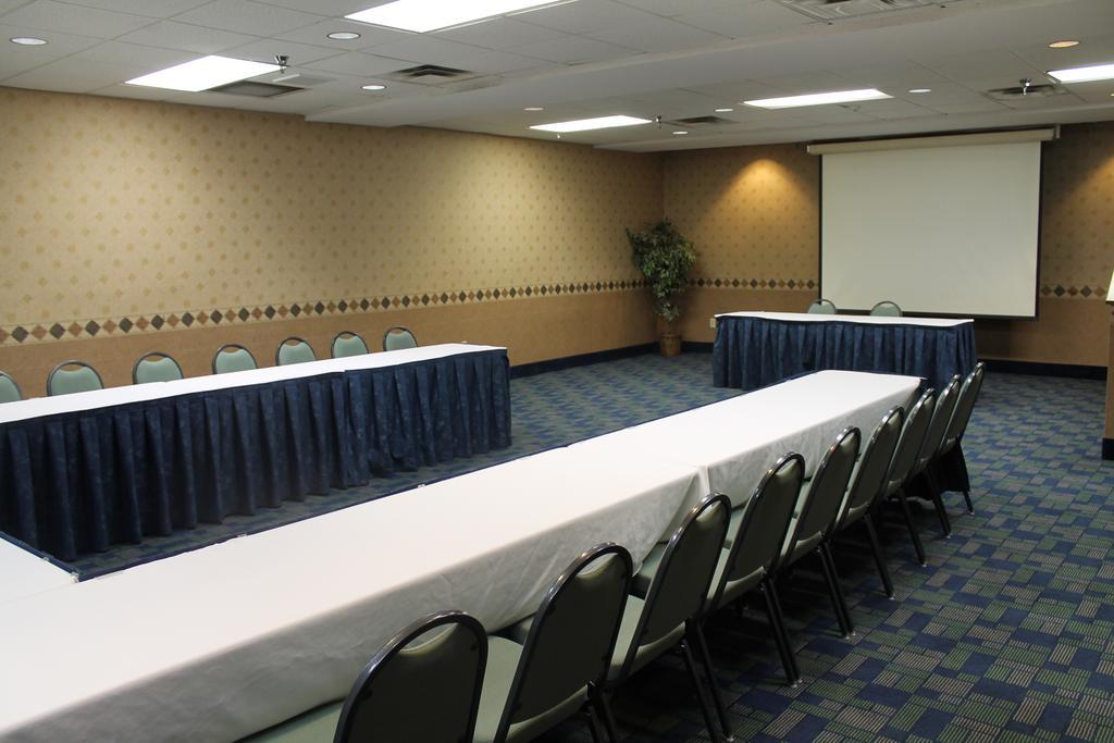 Days Inn & Suites By Wyndham Bridgeport - Clarksburg Buitenkant foto