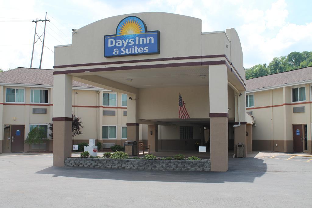 Days Inn & Suites By Wyndham Bridgeport - Clarksburg Buitenkant foto