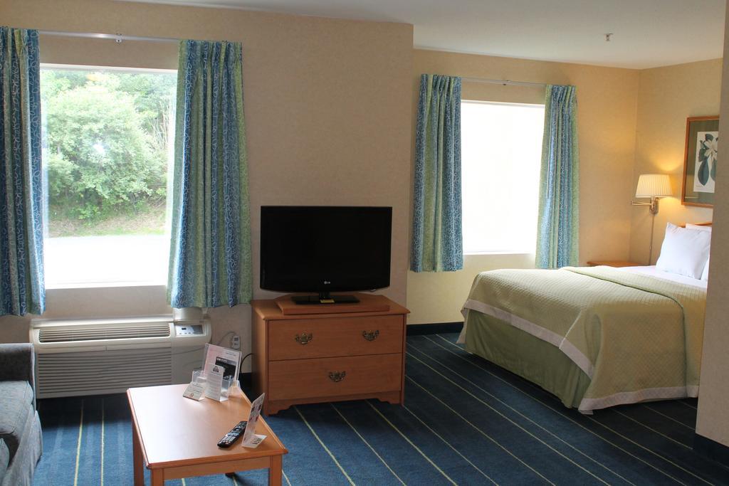 Days Inn & Suites By Wyndham Bridgeport - Clarksburg Buitenkant foto