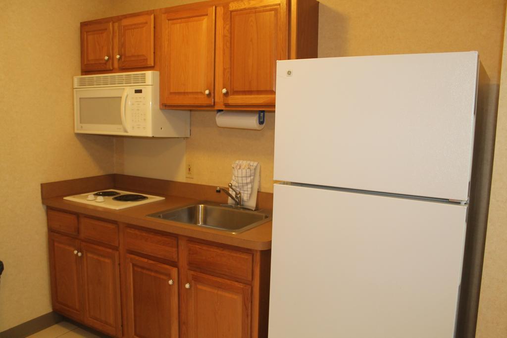 Days Inn & Suites By Wyndham Bridgeport - Clarksburg Kamer foto