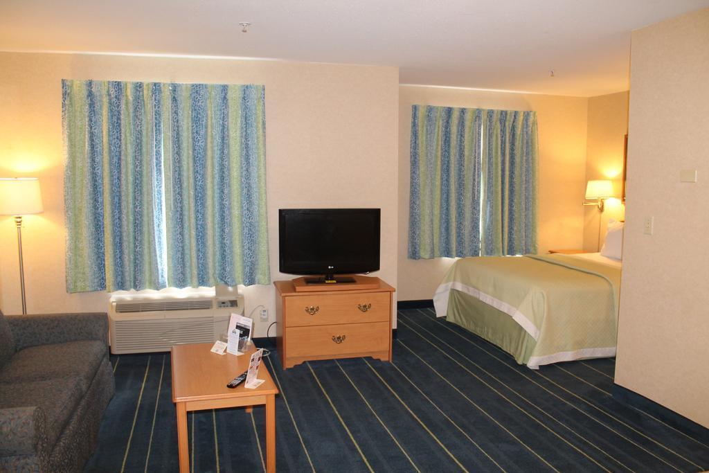 Days Inn & Suites By Wyndham Bridgeport - Clarksburg Kamer foto