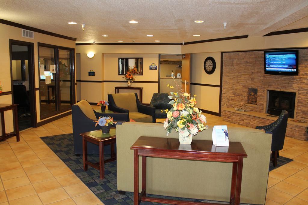 Days Inn & Suites By Wyndham Bridgeport - Clarksburg Buitenkant foto