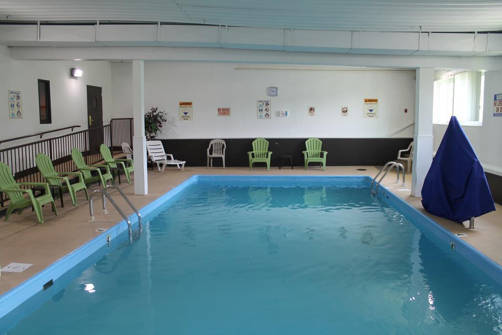 Days Inn & Suites By Wyndham Bridgeport - Clarksburg Buitenkant foto
