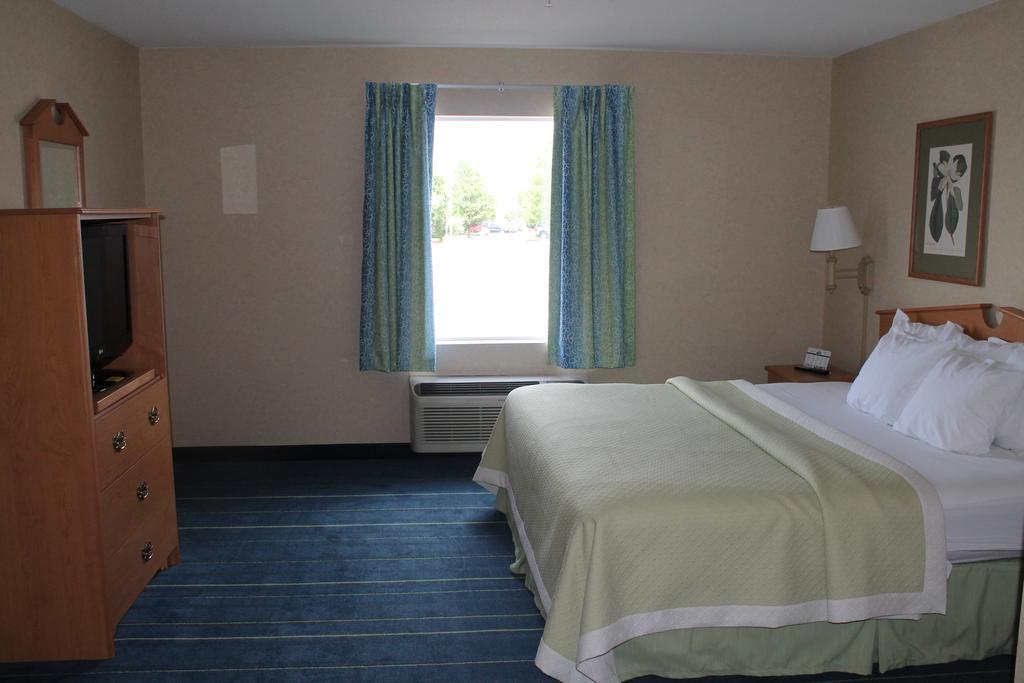 Days Inn & Suites By Wyndham Bridgeport - Clarksburg Kamer foto