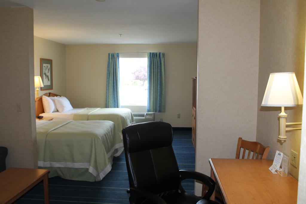 Days Inn & Suites By Wyndham Bridgeport - Clarksburg Kamer foto