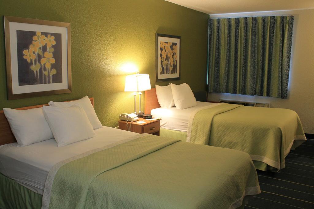 Days Inn & Suites By Wyndham Bridgeport - Clarksburg Kamer foto