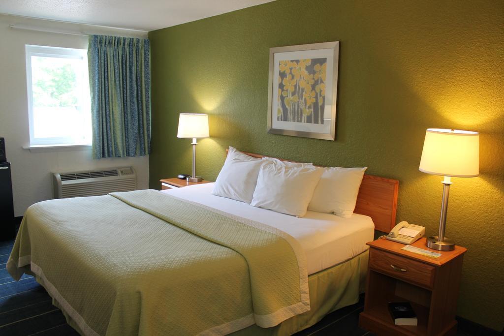 Days Inn & Suites By Wyndham Bridgeport - Clarksburg Kamer foto