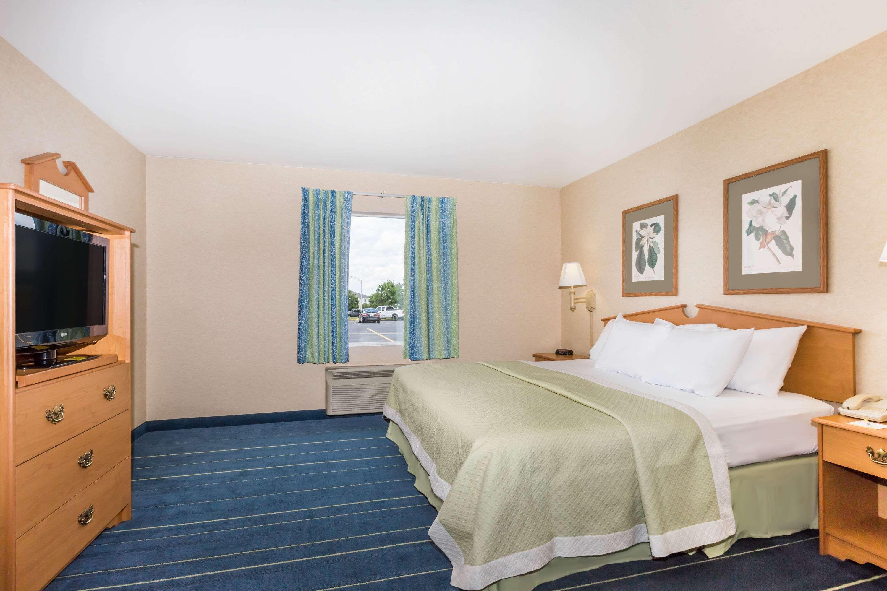 Days Inn & Suites By Wyndham Bridgeport - Clarksburg Buitenkant foto