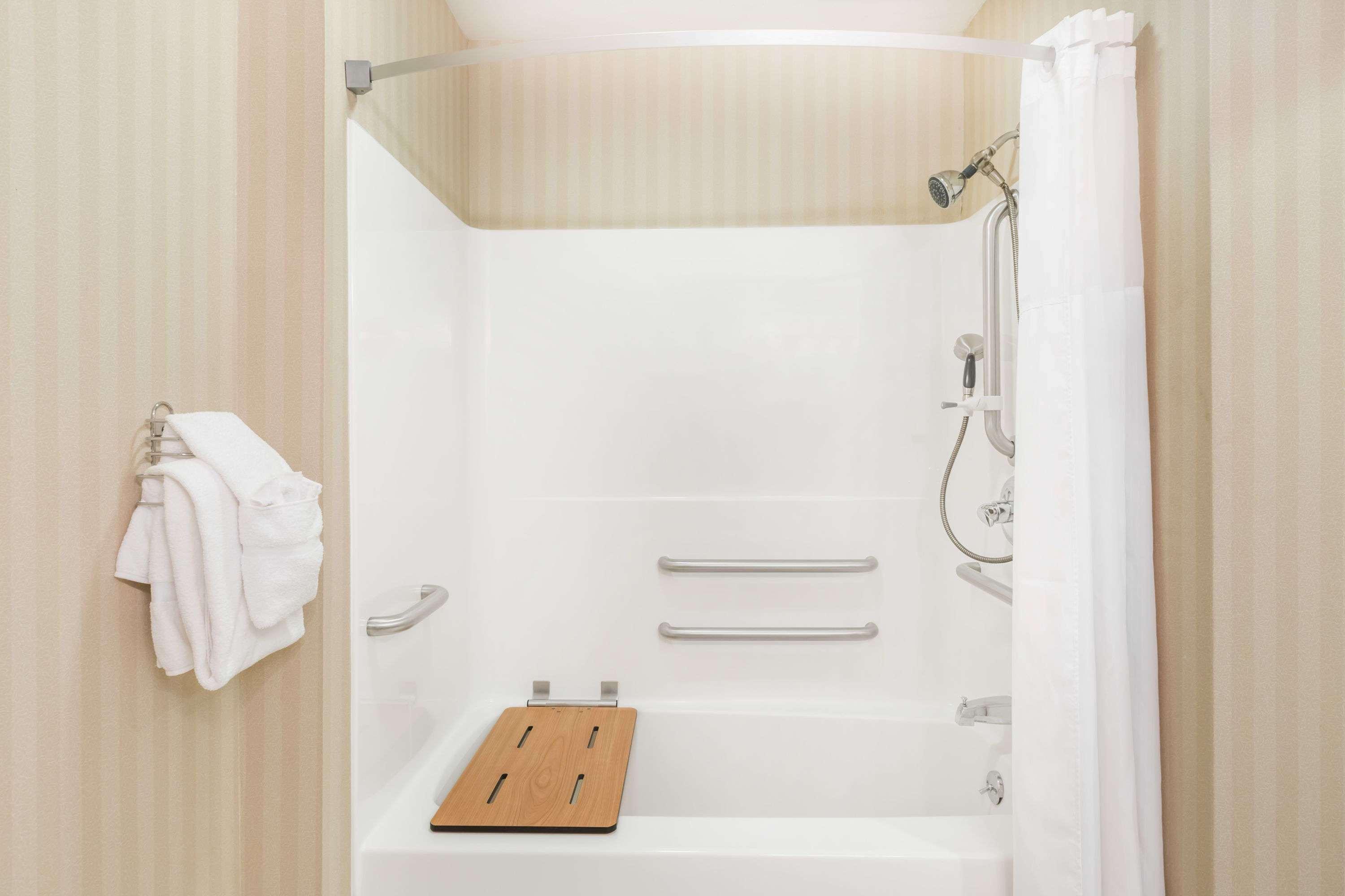 Days Inn & Suites By Wyndham Bridgeport - Clarksburg Buitenkant foto