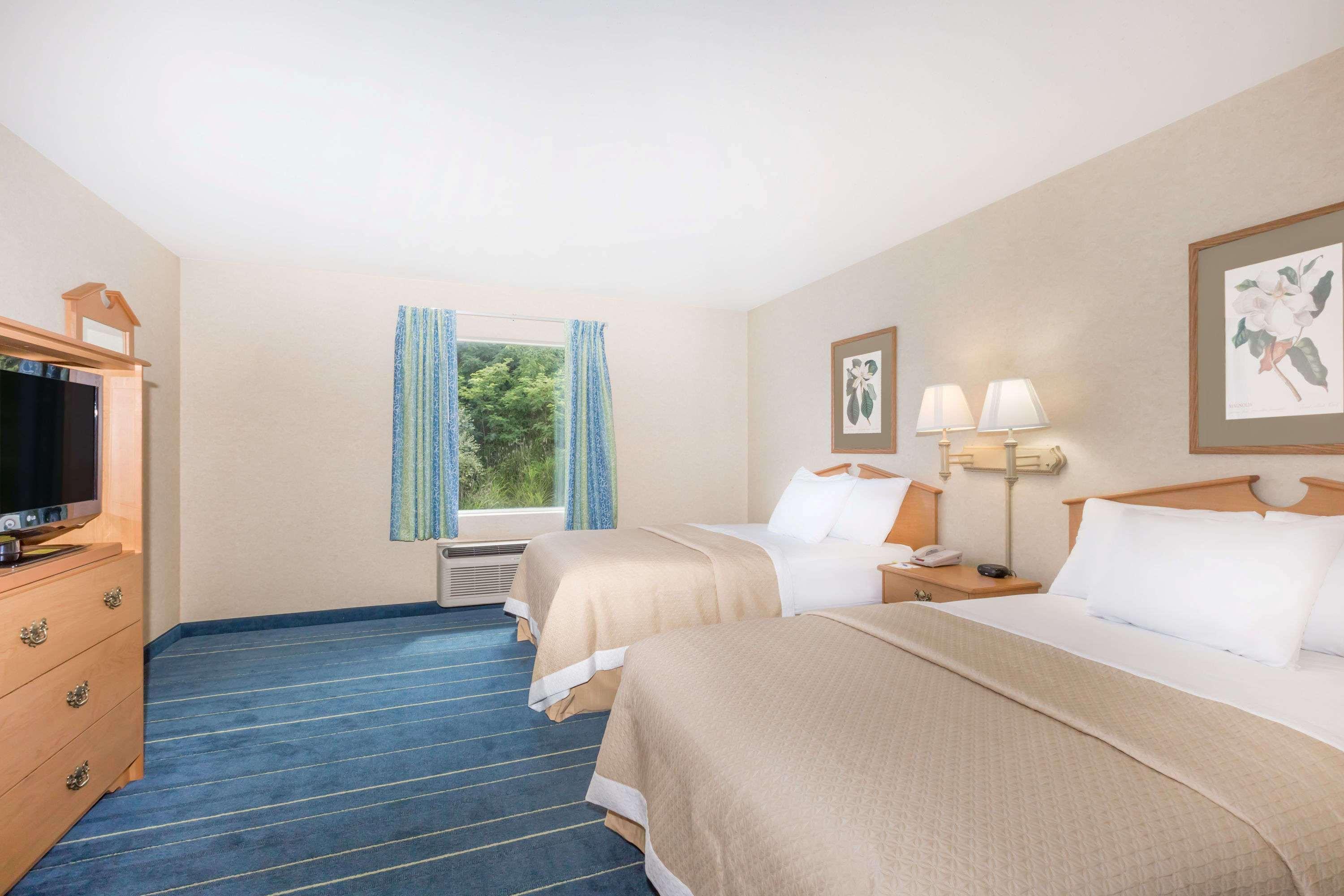 Days Inn & Suites By Wyndham Bridgeport - Clarksburg Buitenkant foto