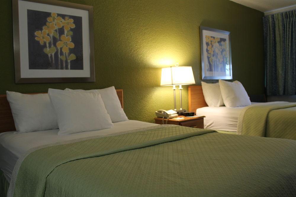 Days Inn & Suites By Wyndham Bridgeport - Clarksburg Buitenkant foto