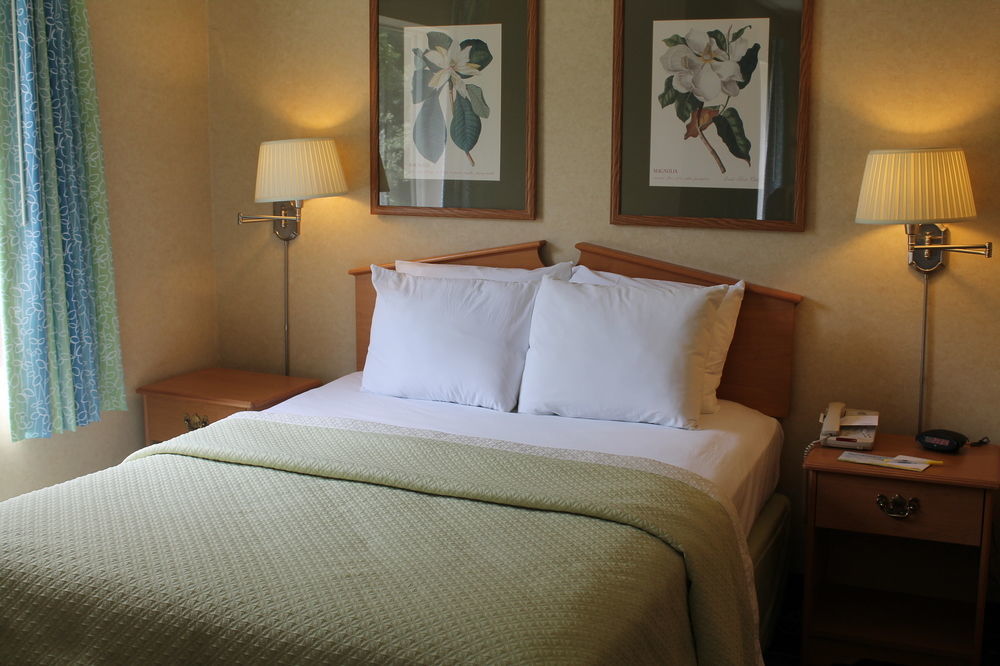 Days Inn & Suites By Wyndham Bridgeport - Clarksburg Buitenkant foto