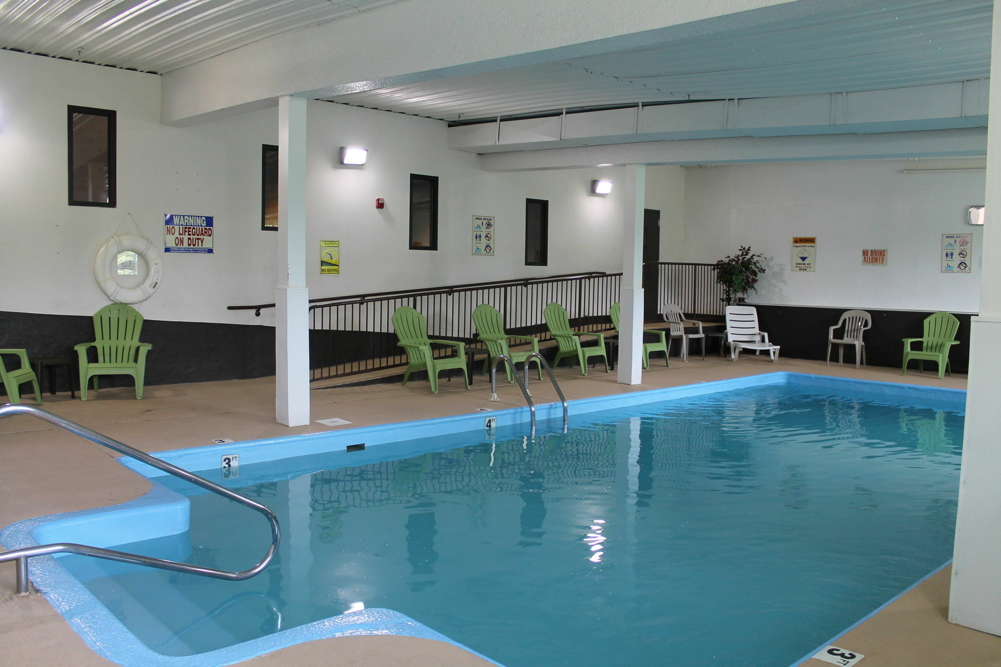 Days Inn & Suites By Wyndham Bridgeport - Clarksburg Buitenkant foto