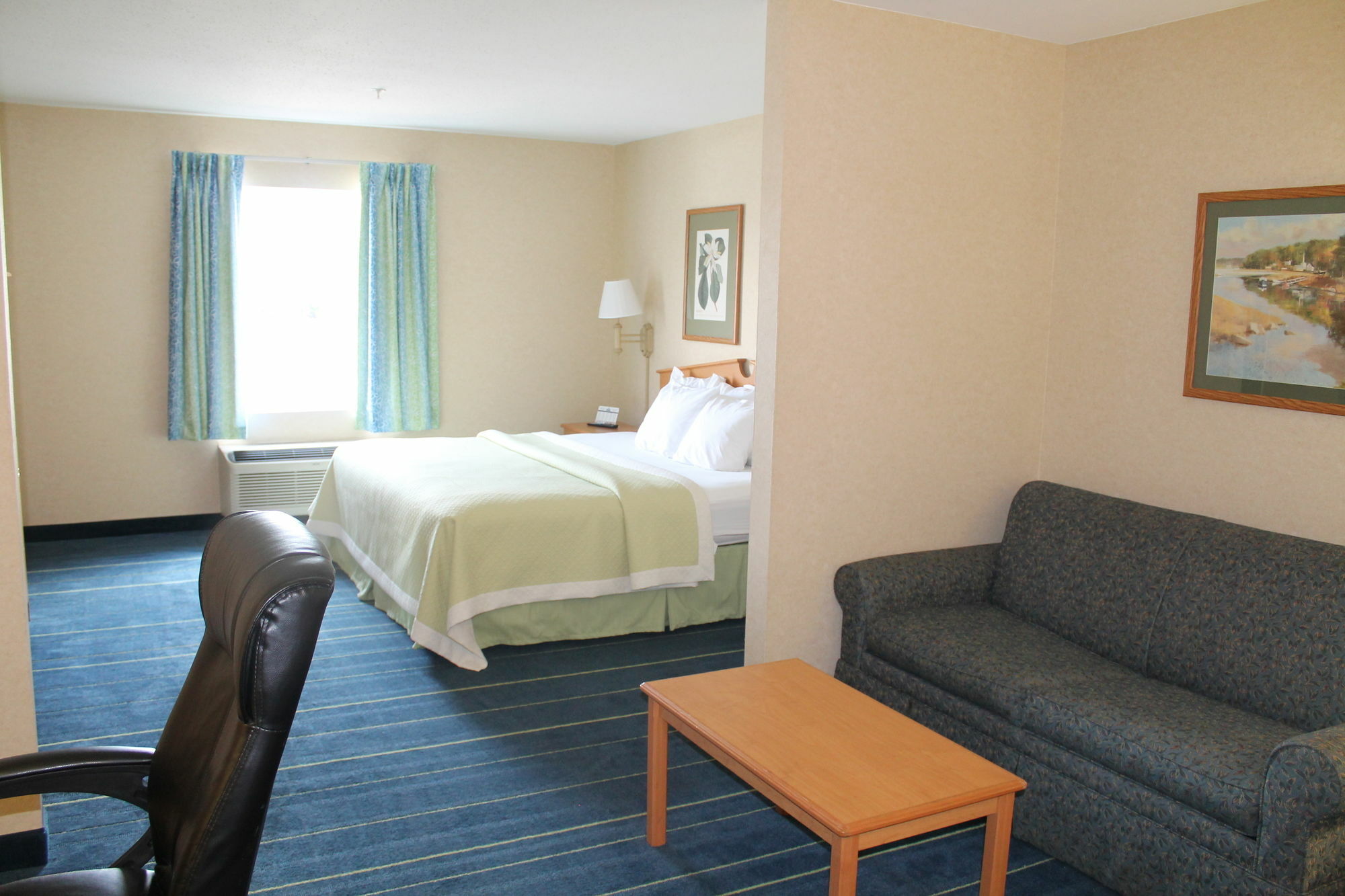 Days Inn & Suites By Wyndham Bridgeport - Clarksburg Buitenkant foto