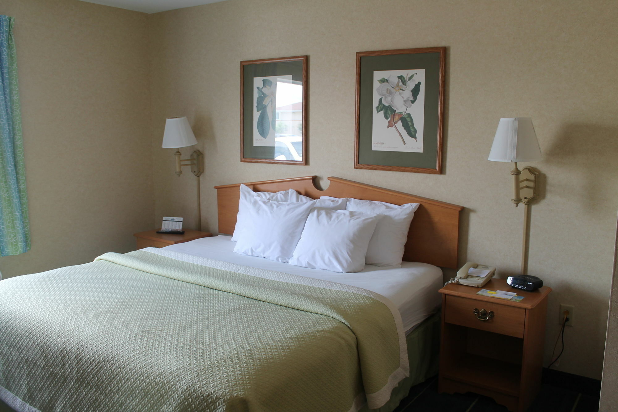 Days Inn & Suites By Wyndham Bridgeport - Clarksburg Buitenkant foto
